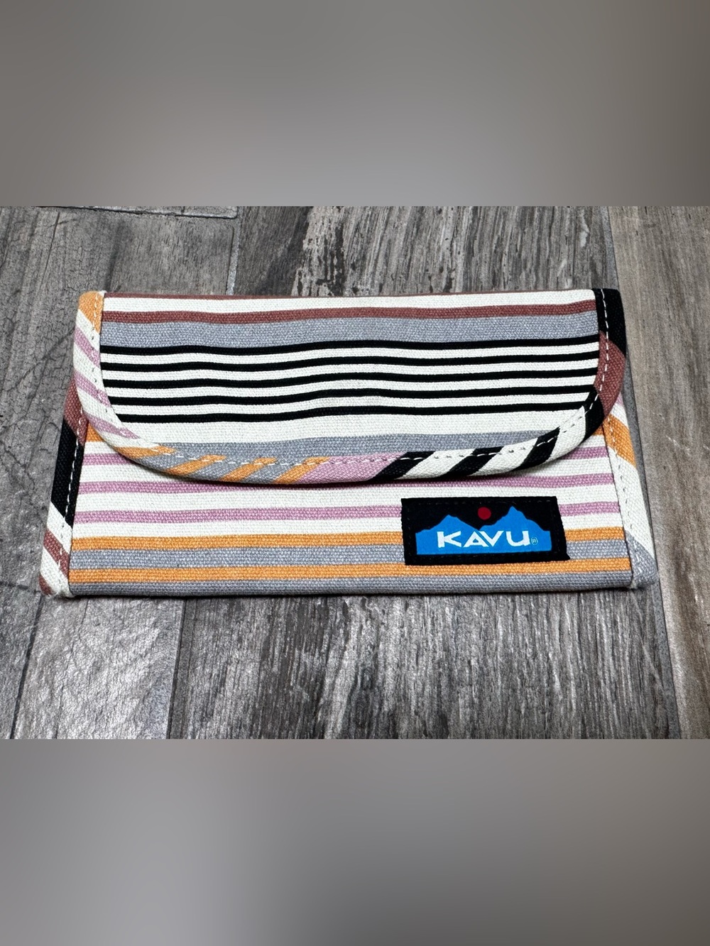 NWOT • Striped Kavu wallet
